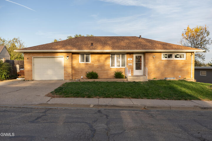 Property Photo: 706 10th Avenue NW ND 58554