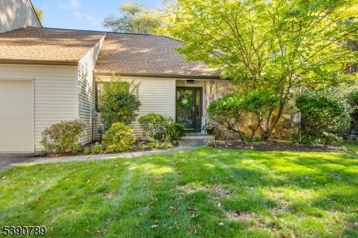 Property Photo:  20 Lenape Dr  NJ 07068 