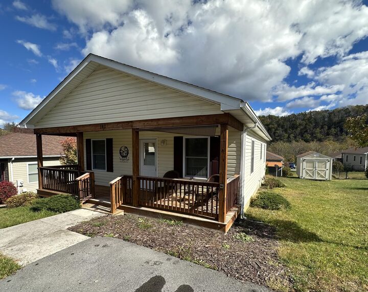 Property Photo: 142 Garnett Way WV 24986