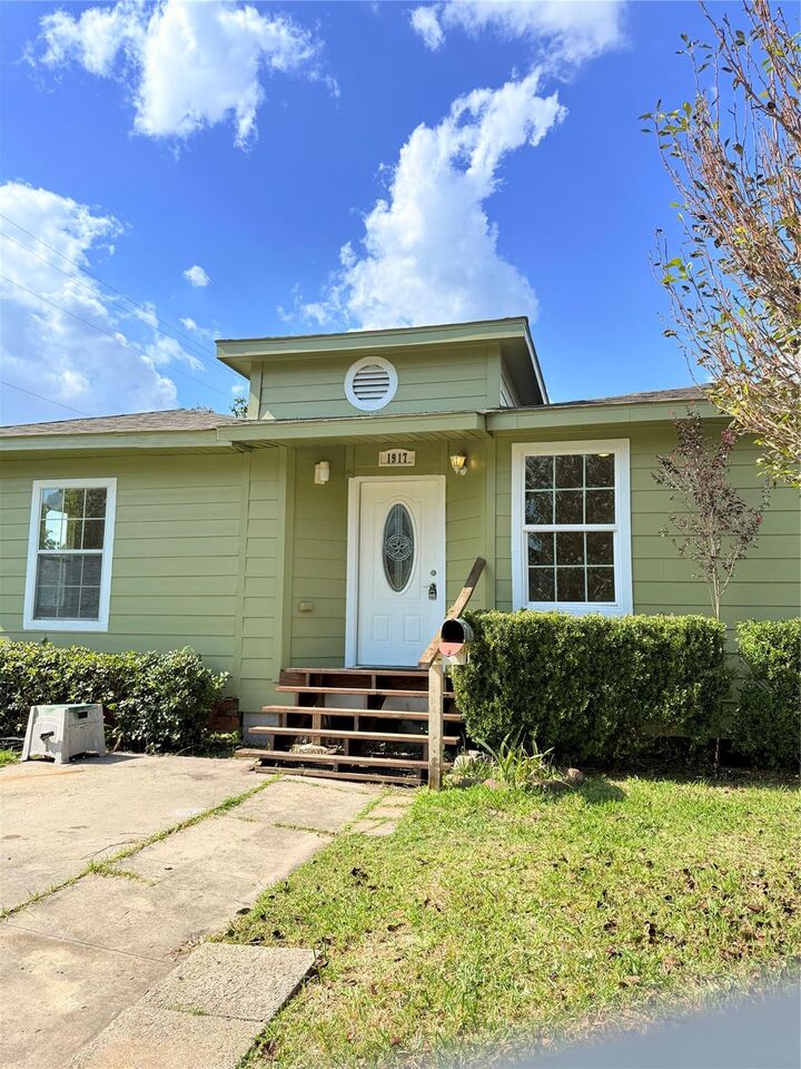 Property Photo: 1917 Utah Street TX 77520