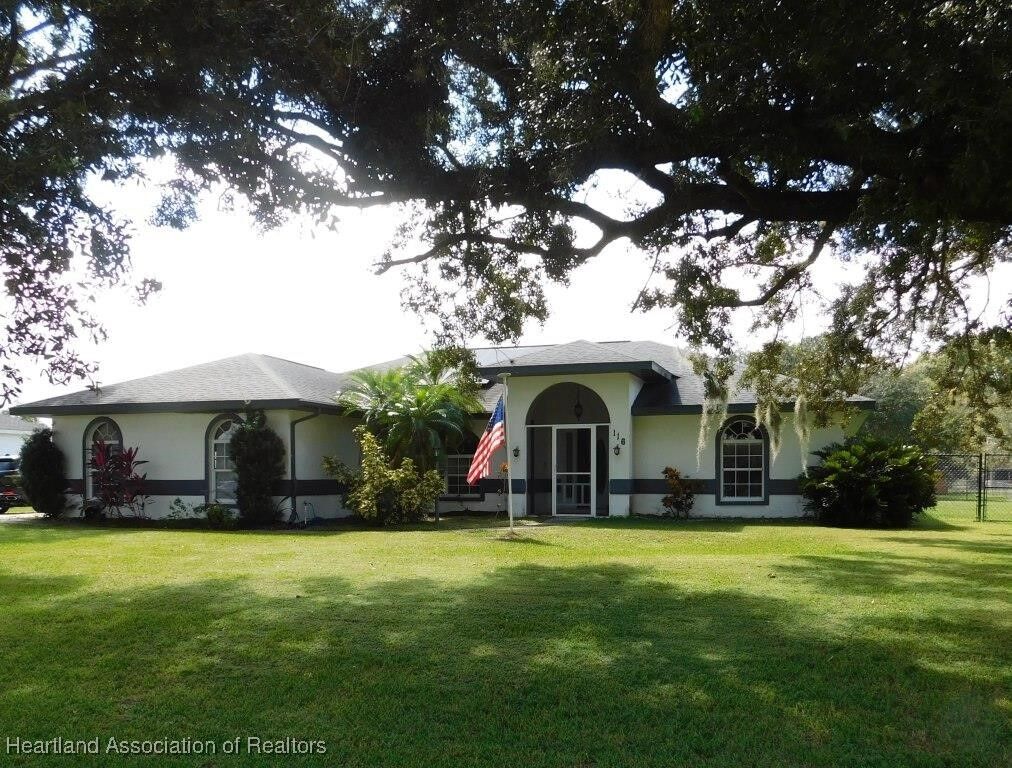 Property Photo:  116 Oak Knolls Circle  FL 33876 