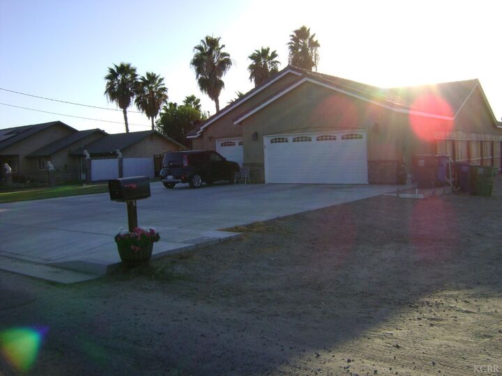 Property Photo:  504 Benrus Avenue  CA 93212