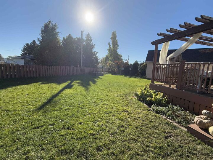 Property Photo:  608 N Patterson Crt  NE 69143 