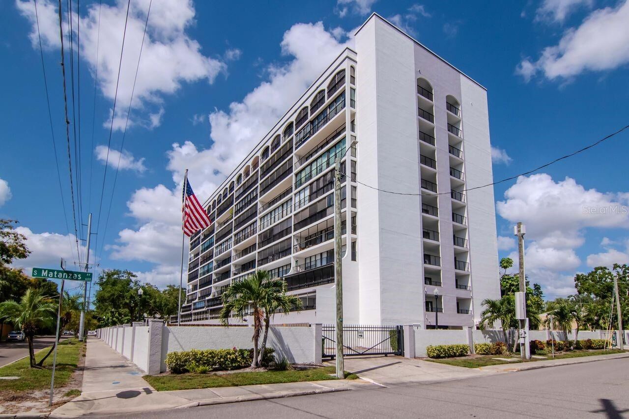 Property Photo: 3211 W Swann Avenue 410 FL 33609