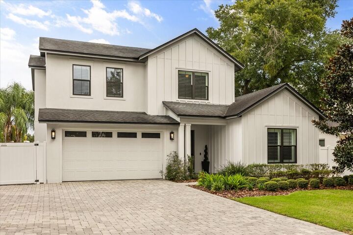 Property Photo: 1306 Lindenwood Lane FL 32792