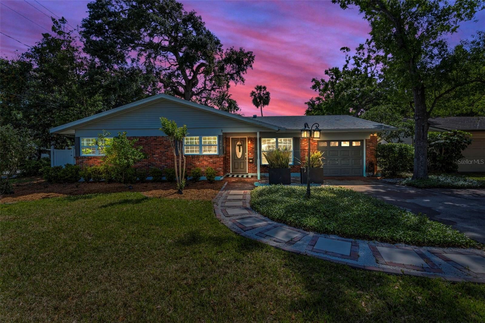 Property Photo:  202 S Hesperides Street  FL 33609