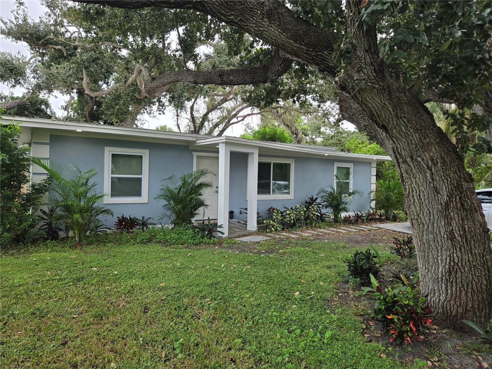 Property Photo:  1112 Sunset Avenue  FL 34275 