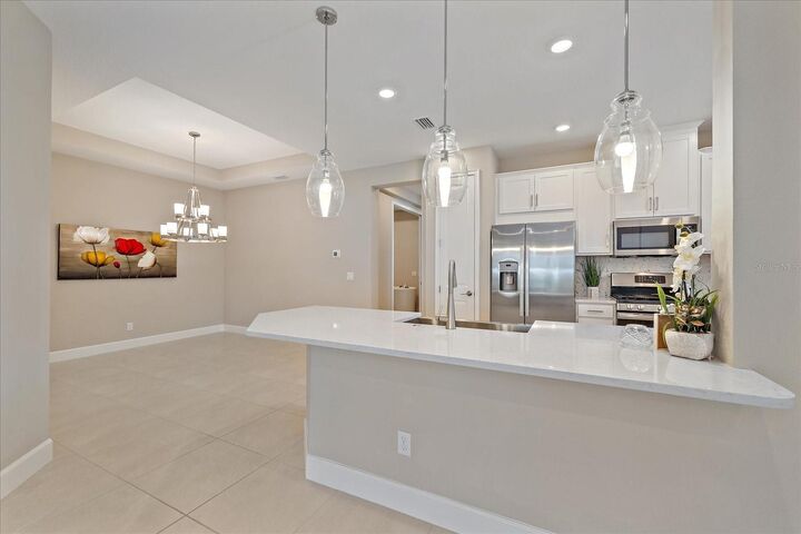 Property Photo: 6120 Plateau Court FL 34203