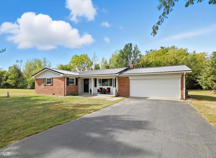 Property Photo: 5814 N 400 W IN 46068