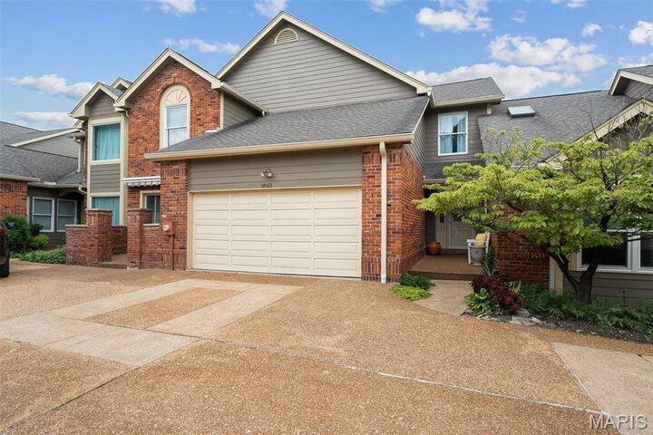 14312 Willow Spring Hill Drive  Town and Country MO 63017 photo