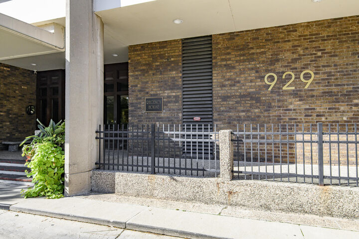 929 N Astor St 807  Milwaukee WI 53202 photo