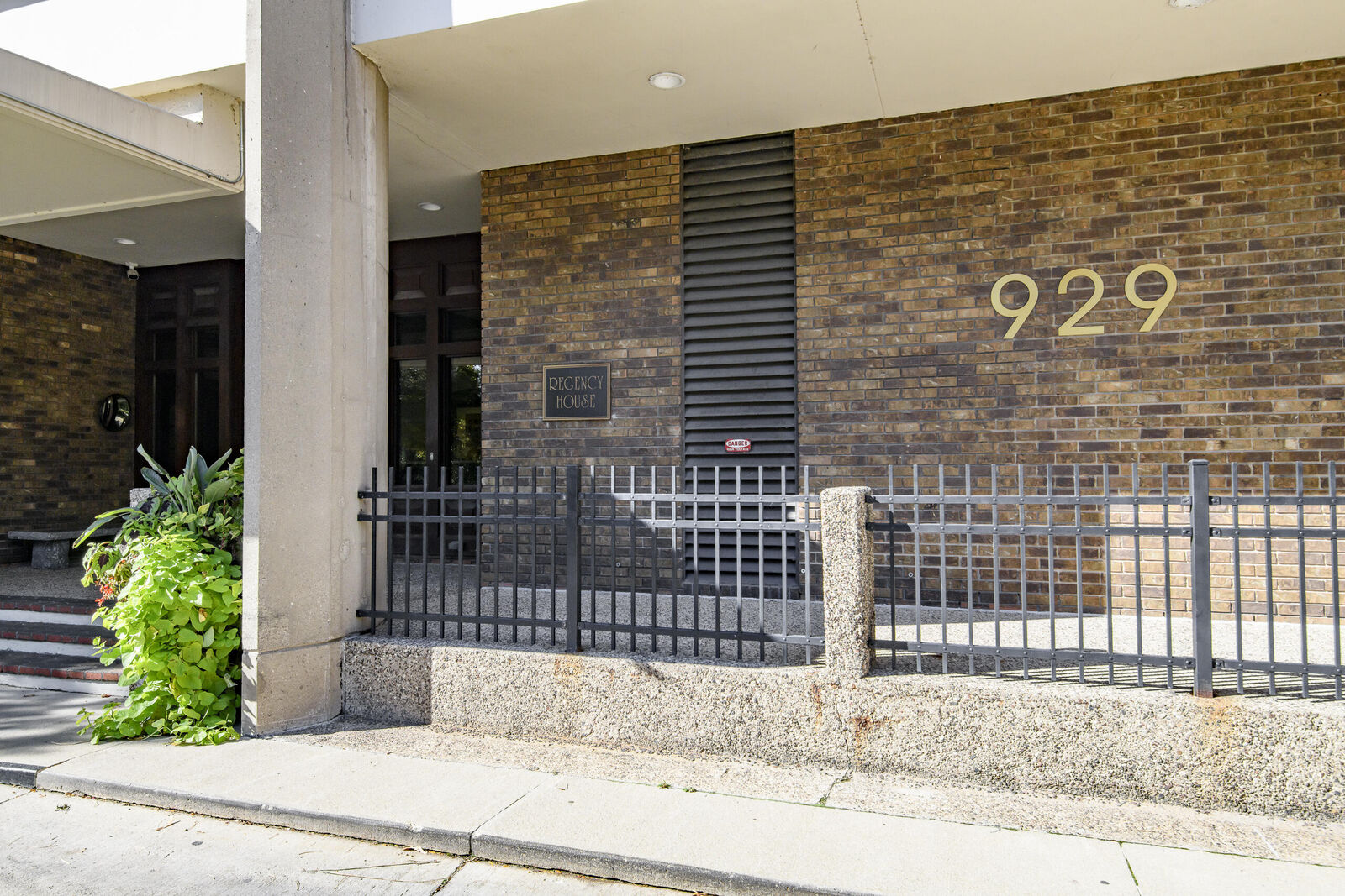 Property Photo: 929 N Astor St 807 WI 53202