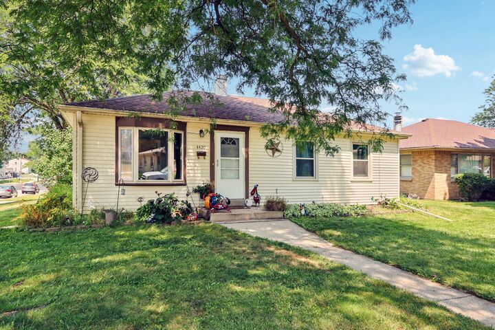4420 W Van Beck Ave  Greenfield WI 53220 photo