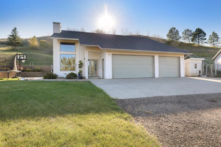 4912 50th Ave SE  Minot ND 58701 photo