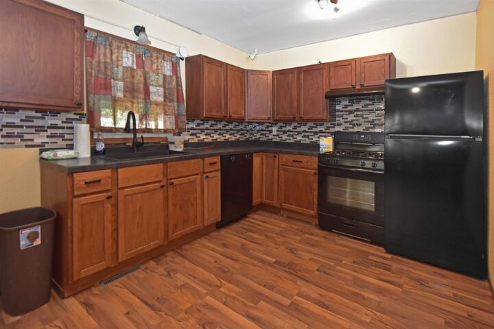 Property Photo: 1005 43rd St SE ND 58701