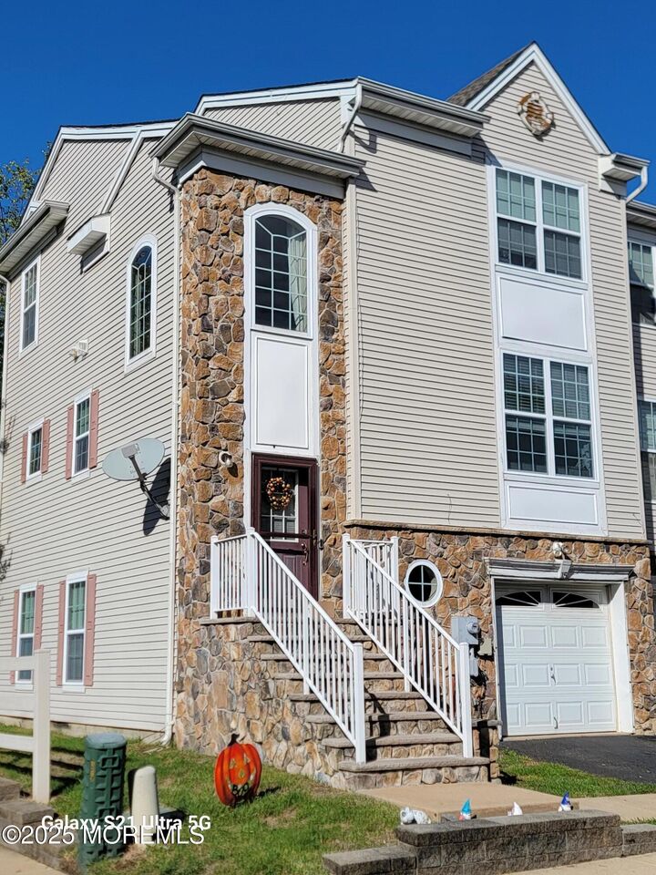 15 Russell Court  Matawan NJ 07747 photo