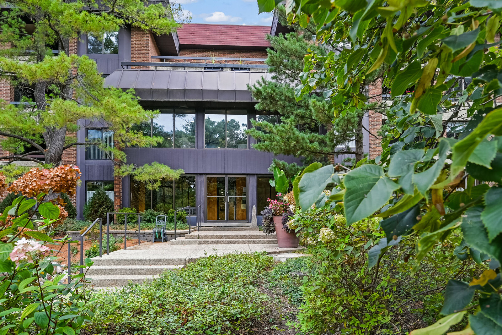 Property Photo:  1409 Burr Oak Road 111A  IL 60521