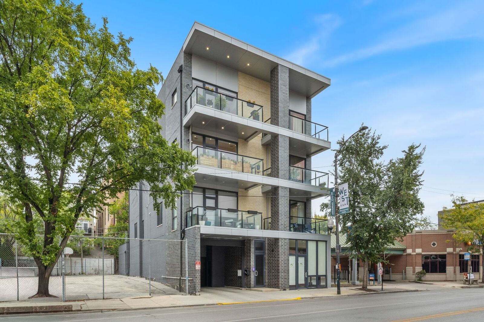 Property Photo:  2116 W Chicago Avenue 3W  IL 60622 