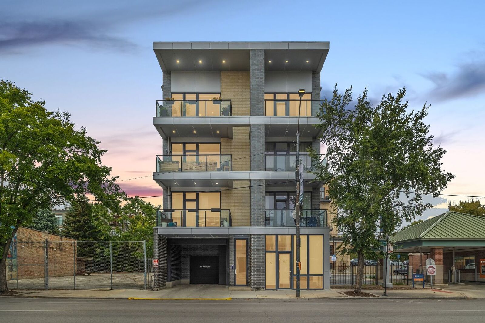 Property Photo: 2116 W Chicago Avenue 3W IL 60622