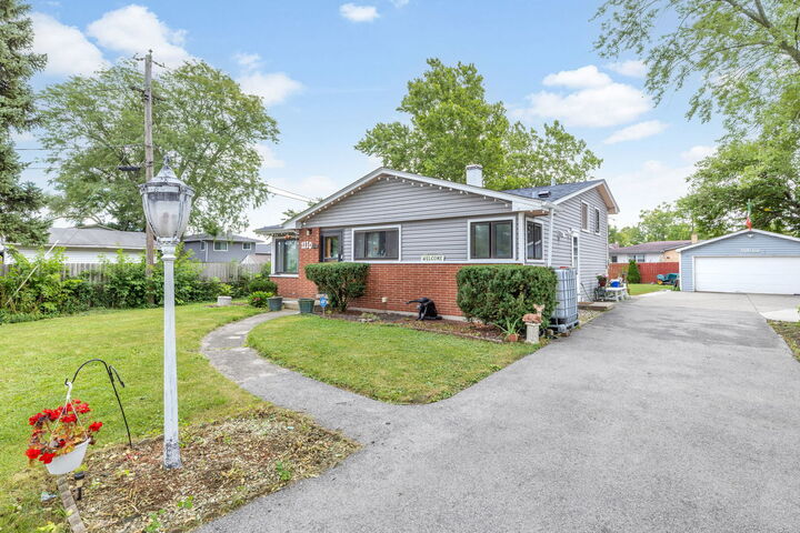 Property Photo: 1110 Itasca Street IL 60106