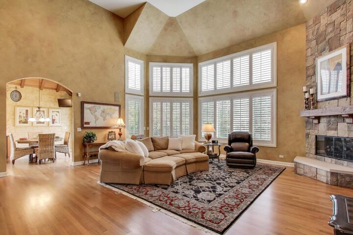 Property Photo:  2050 Meadowview Court  IL 60062