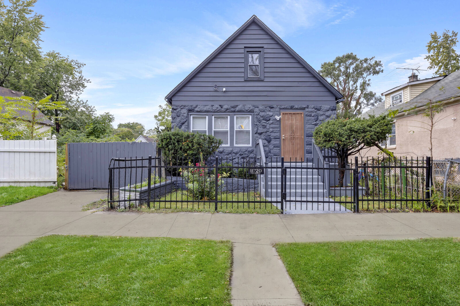 Property Photo: 11720 S La Salle Street IL 60628