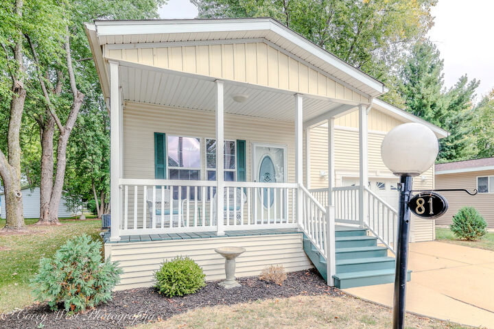 Property Photo: 81 Birch Drive IL 60548