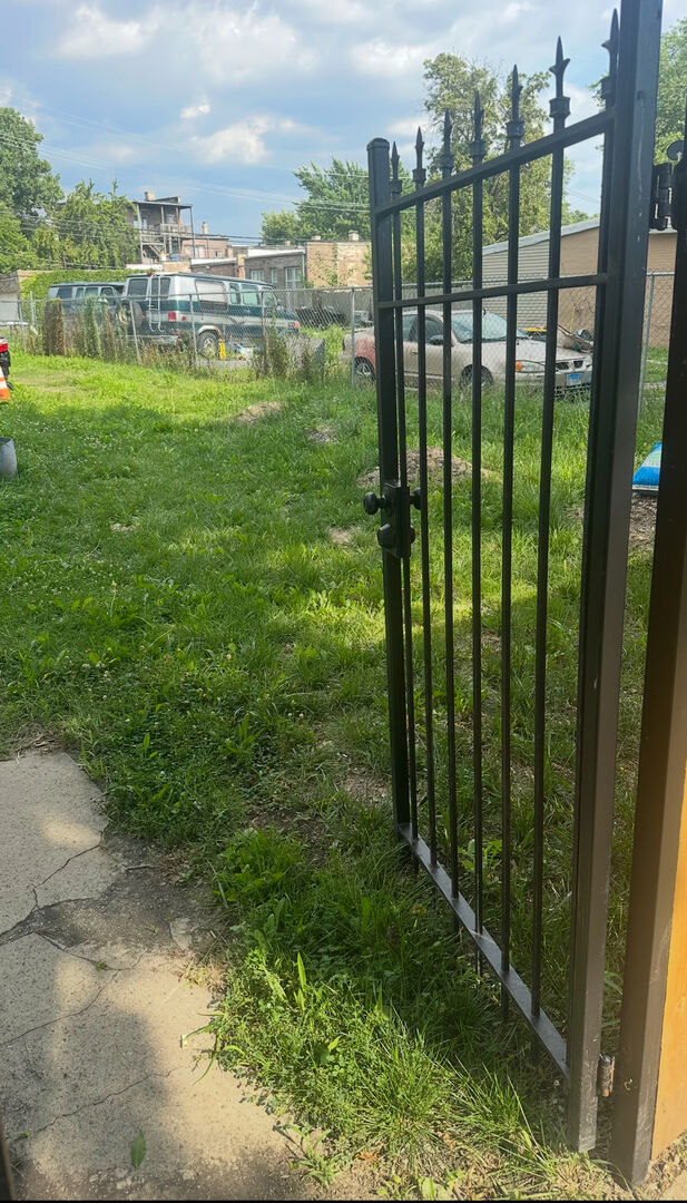Property Photo: 847 N Homan Avenue IL 60651