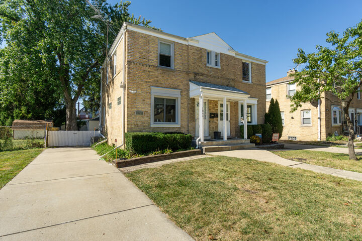 Property Photo: 1844 Illinois Street IL 60018