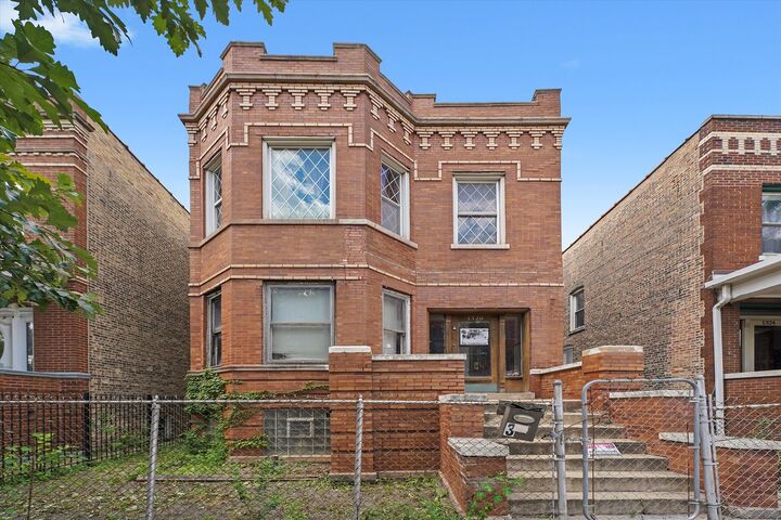 Property Photo: 1320 N Homan Avenue IL 60651