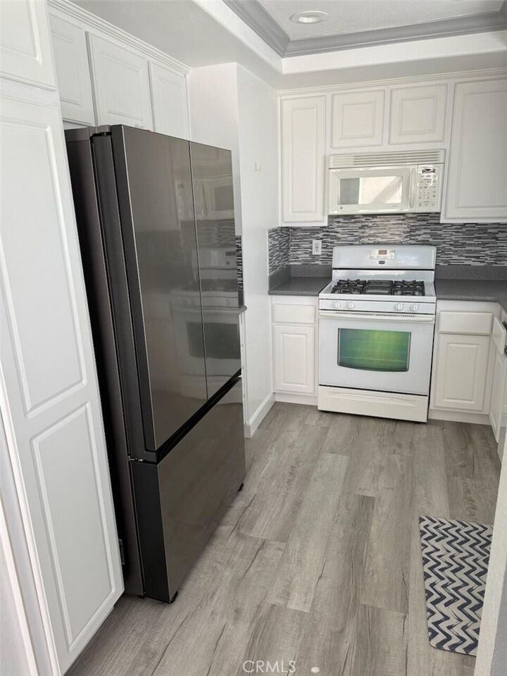 8565 Trinity 824D  Huntington Beach CA 92646 photo