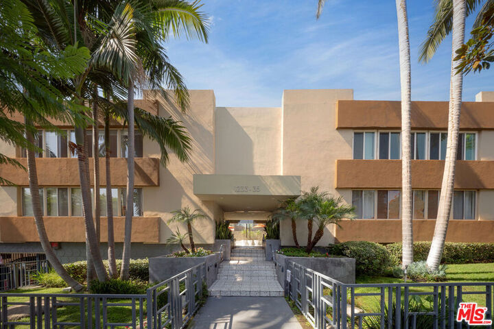 Property Photo: 1233 N Laurel Avenue 216 CA 90046