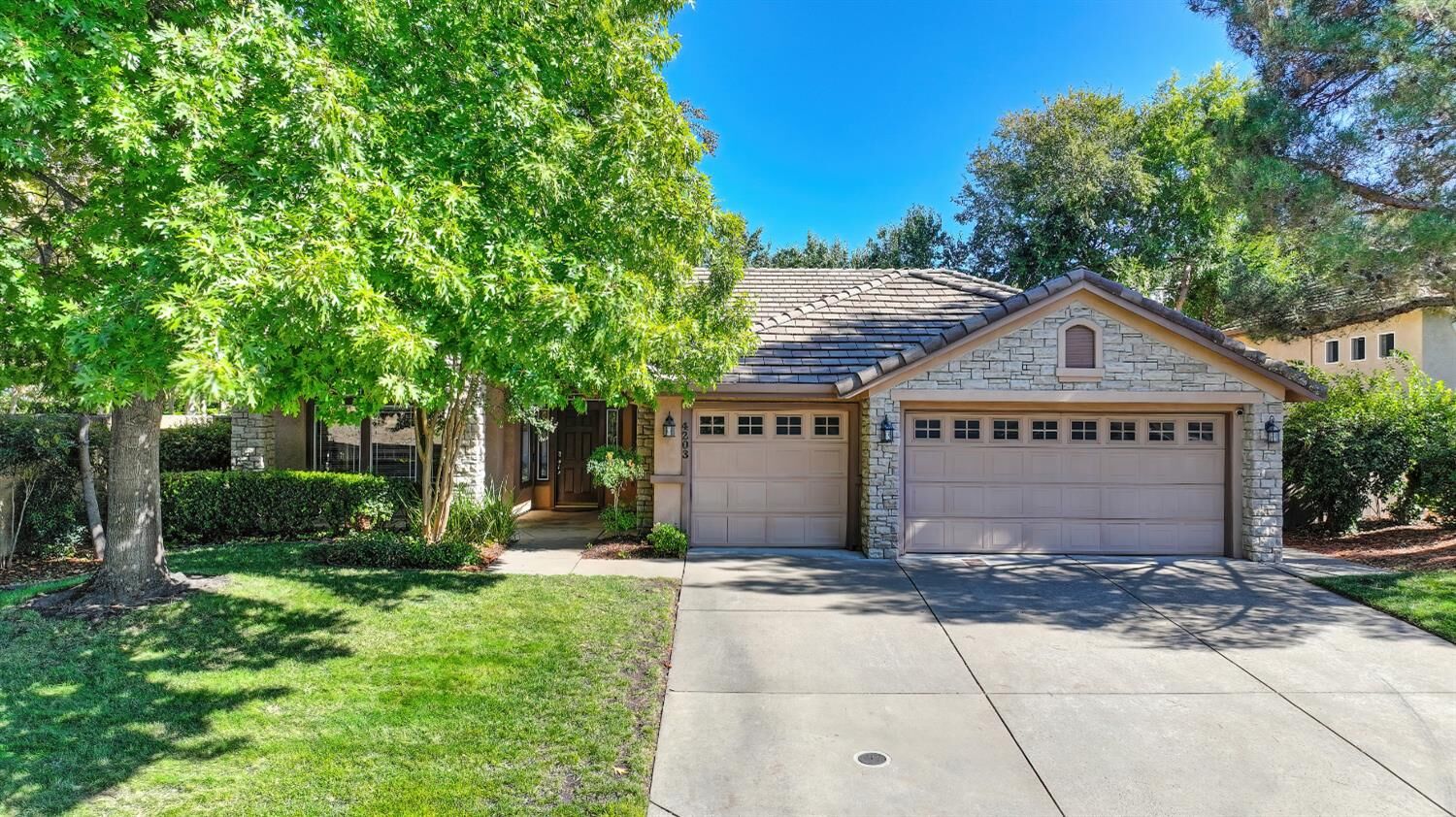 Property Photo: 4203 Meadow Wood Court CA 95762