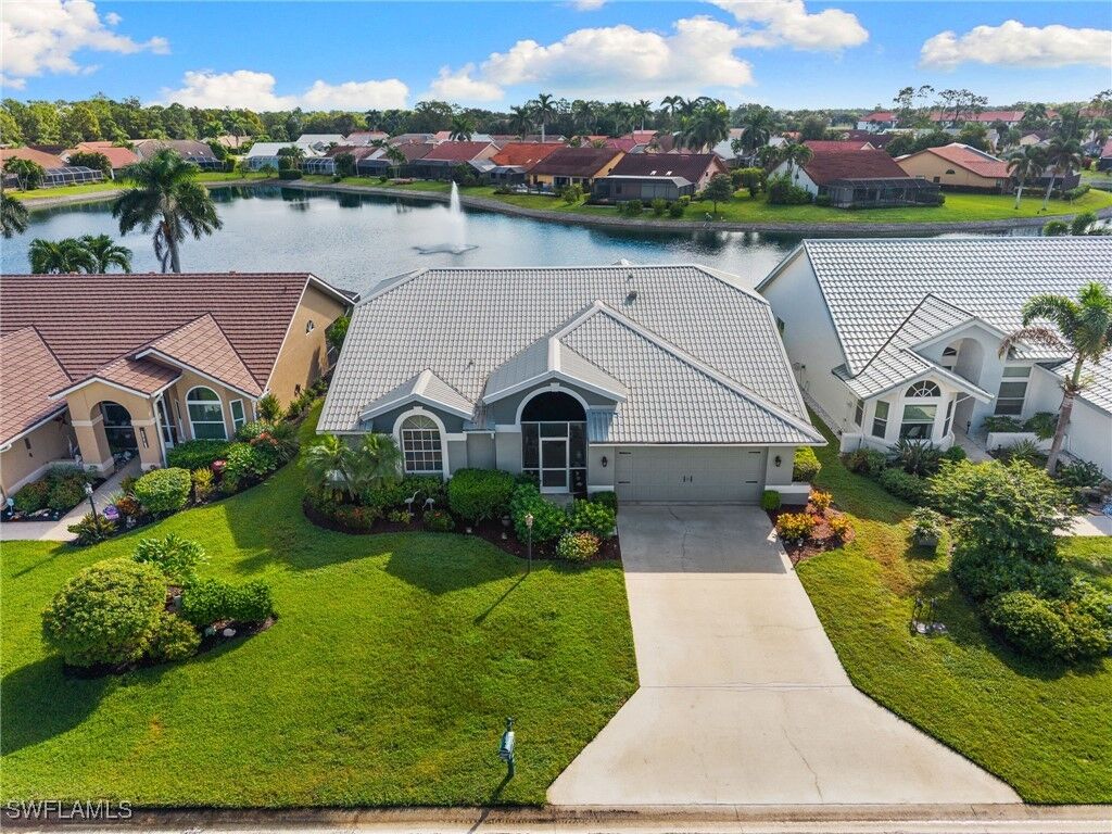 Property Photo:  200 Saint James Way  FL 34104 