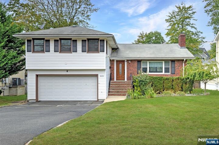 819 Ridgewood Road  Millburn NJ 07041 photo