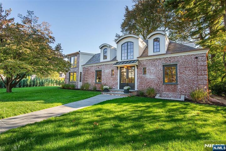 Property Photo:  96 Gates Avenue  NJ 07042 