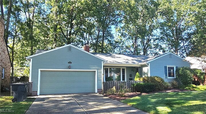 Property Photo:  735 Adelaide Avenue NE  OH 44483 