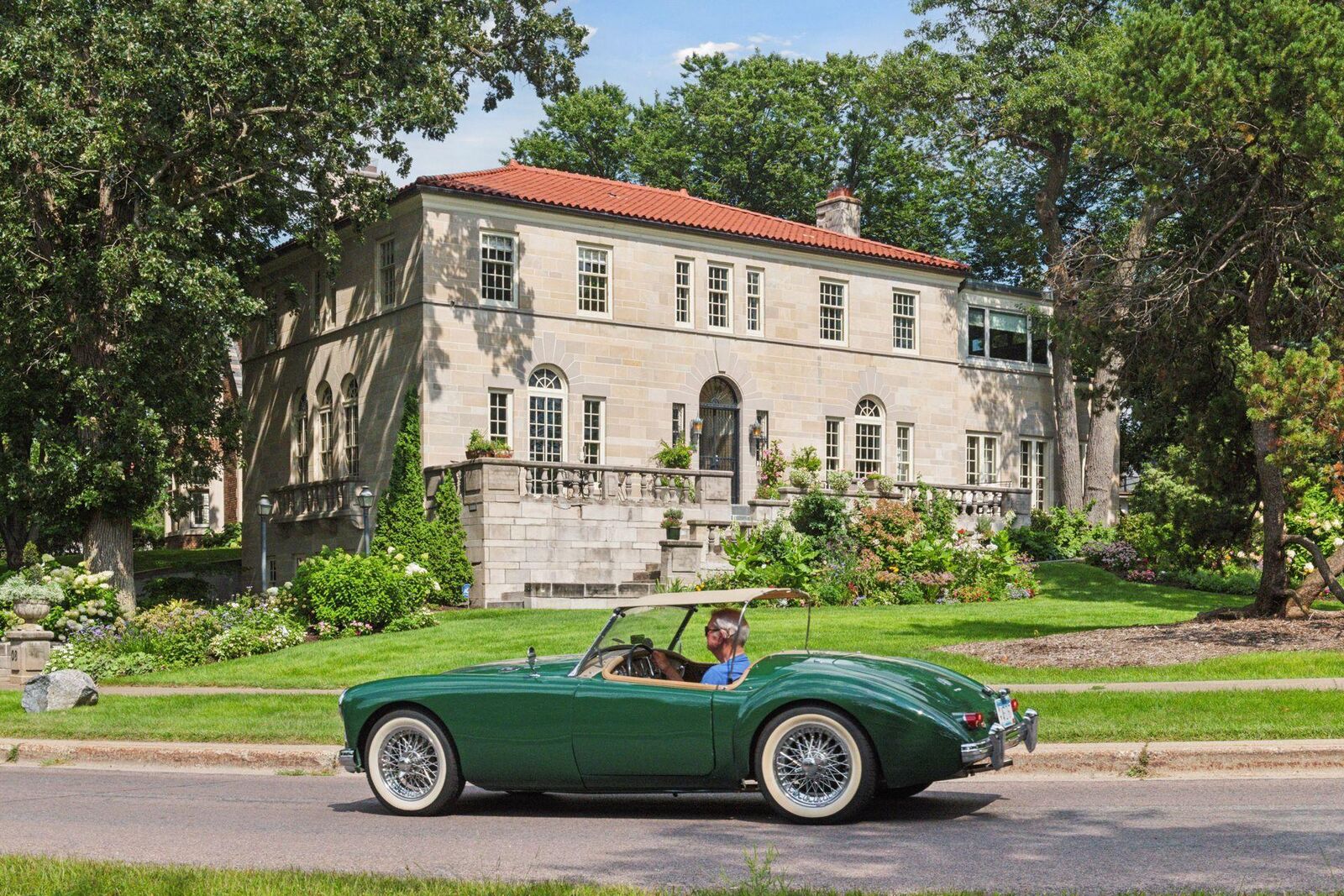 Property Photo:  2308 W Lake Of The Isles Parkway  MN 55405 