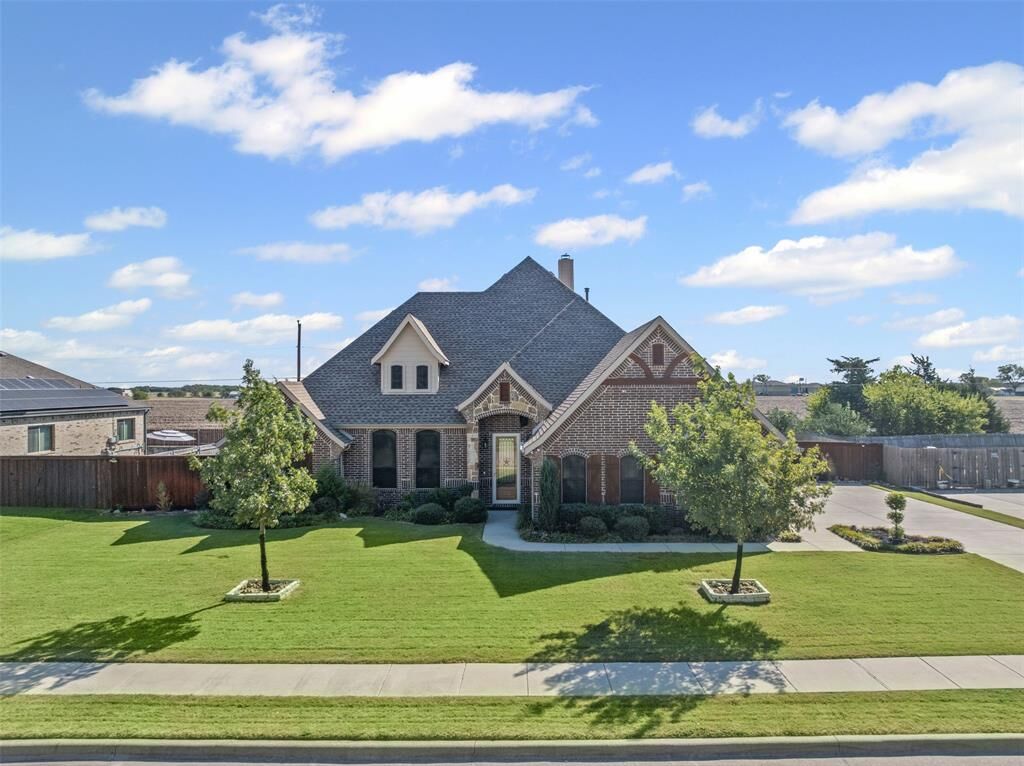 Property Photo: 206 S Meadow Drive TX 75125
