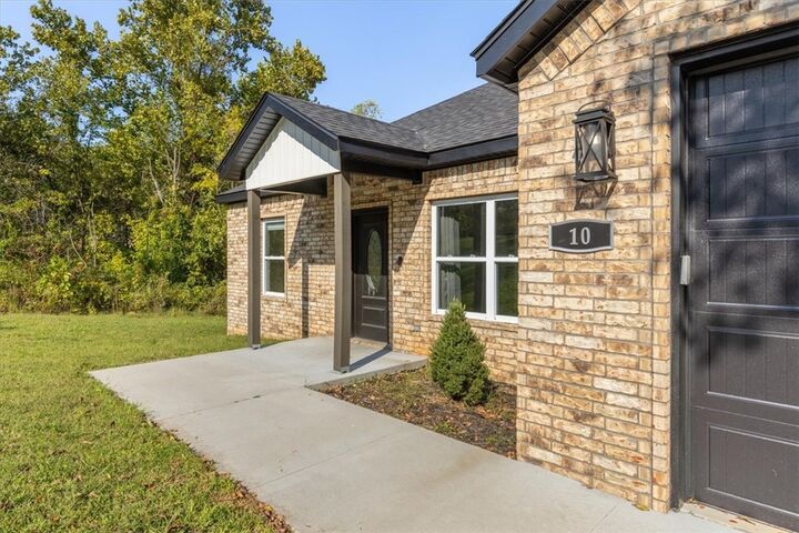 Property Photo: 10 Olmsted Lane AR 72715