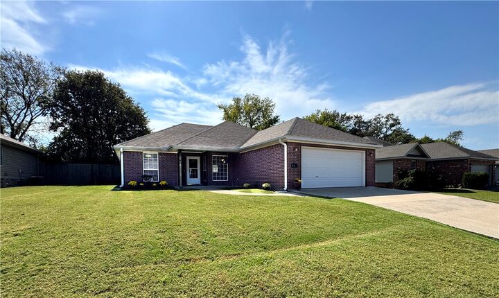 820 W Deer Lodge Court  Siloam Springs AR 72761 photo