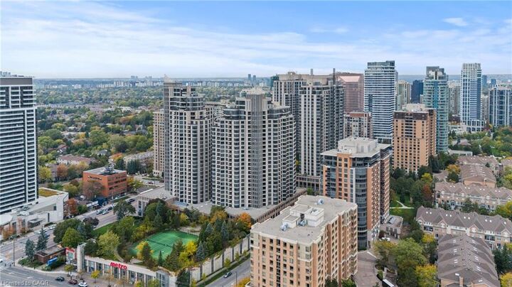 Photo de la propriété: 15 Northtown Way 1222 ON M2N 7L4