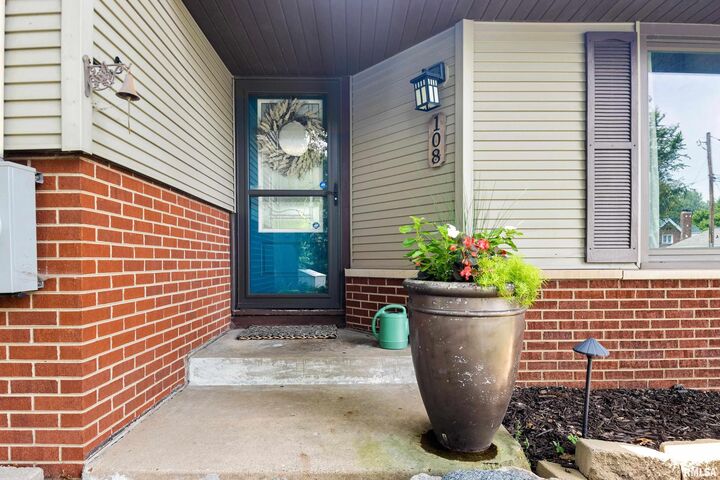 Property Photo:  108 Cummings Court  IL 61610 