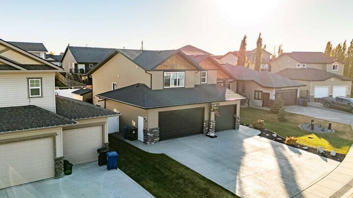 Property Photo:  14 Churchill Place  AB T0M 0J0 