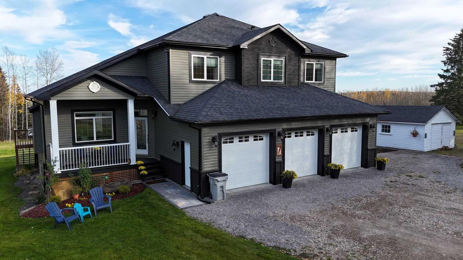 Property Photo: 7 Bench Creek Estate AB T7E 0B3