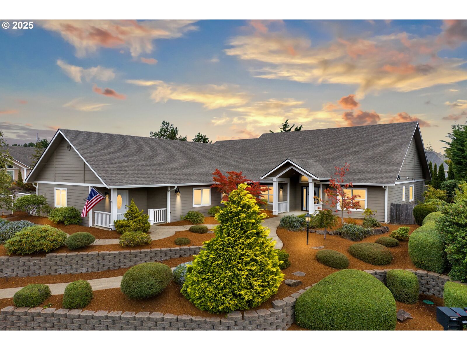 Property Photo: 2332 Rosemary Ct OR 97439