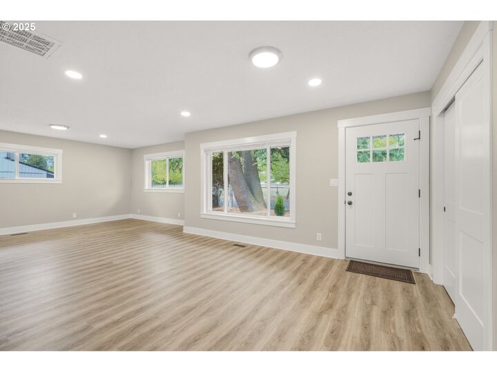 Property Photo: 10740 SE Francis St OR 97266