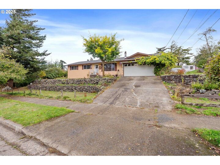 Property Photo:  610 Pacific Ave  OR 97420