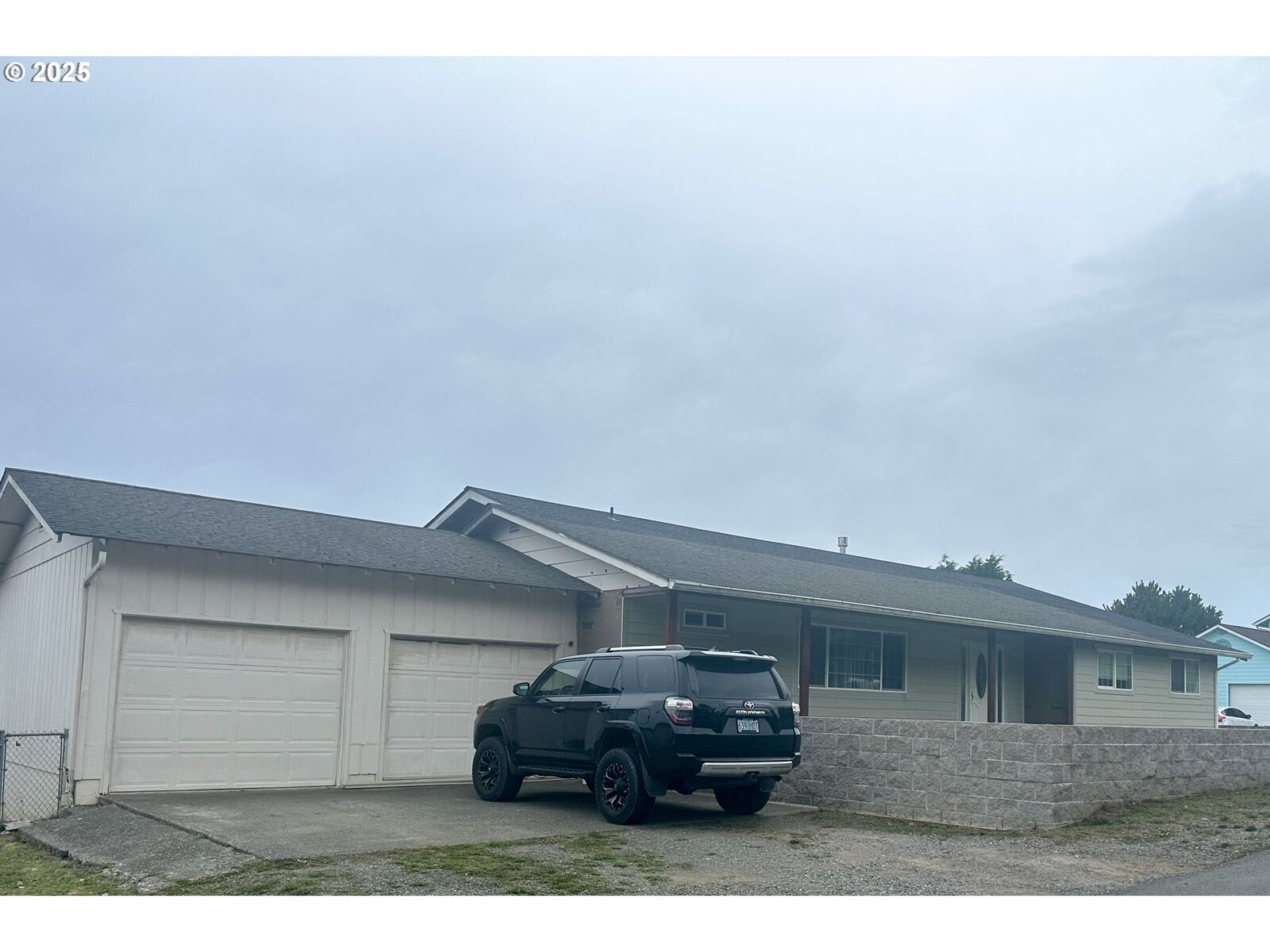 Property Photo: 711 1st St OR 97415