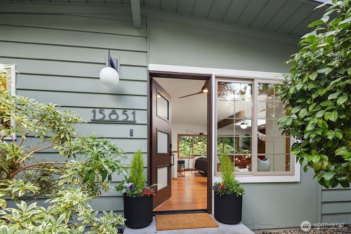 Property Photo:  15851 SE 12th Place  WA 98008 